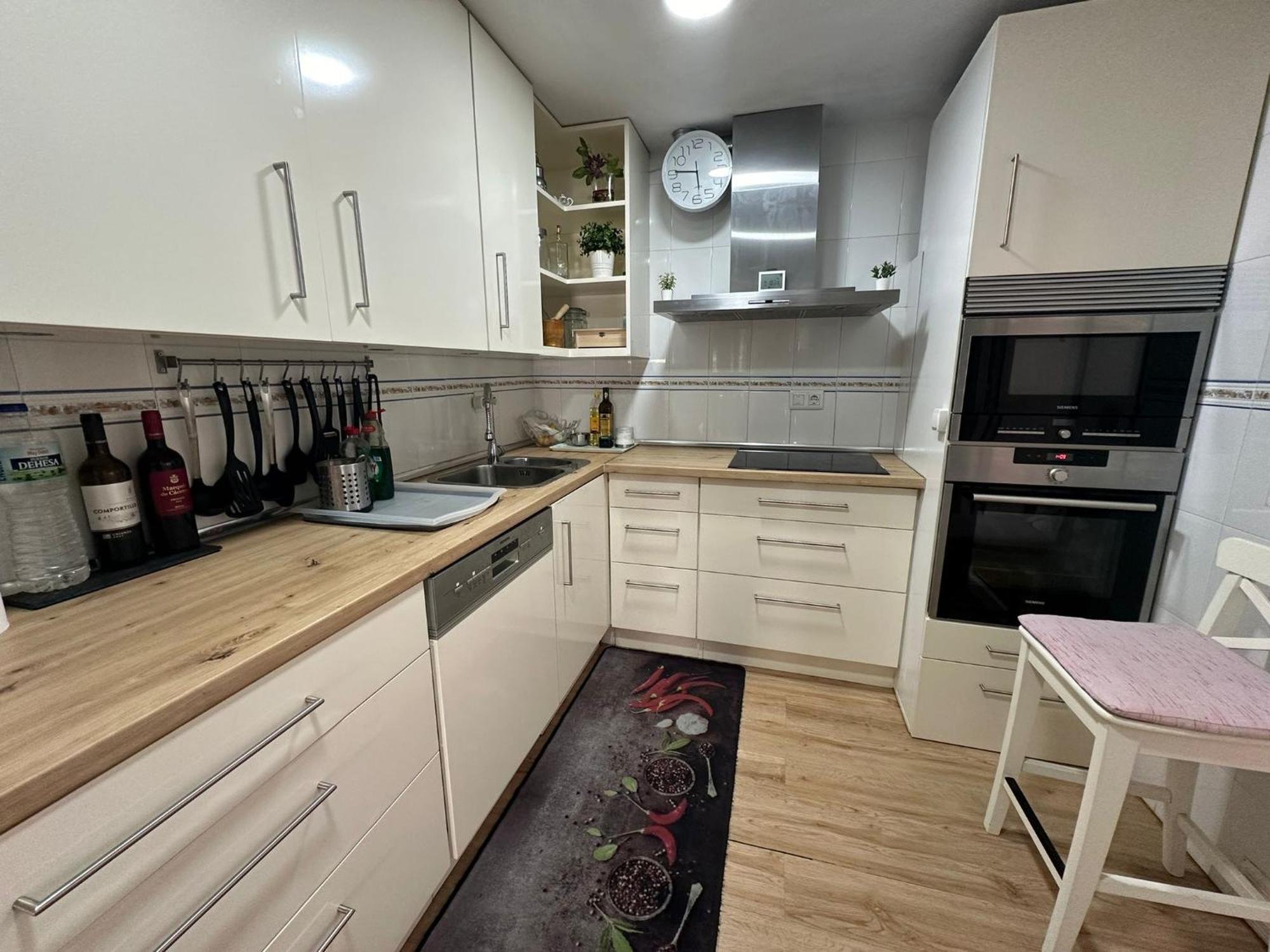 Apartment With Private Bathroom In Shared *