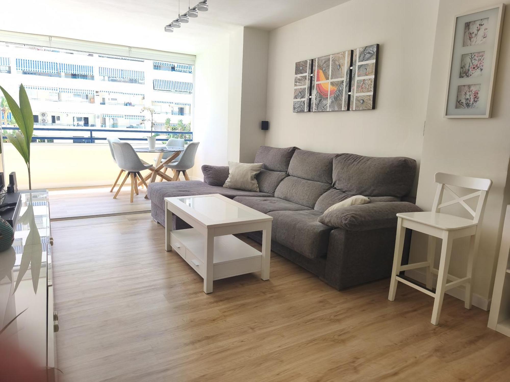 With Private Bathroom In Shared Apartment *